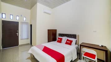 Deluxe Double Room | Laptop workspace, soundproofing, free WiFi, bed sheets