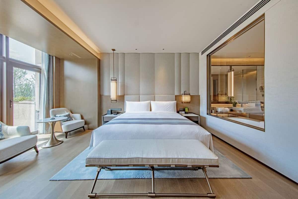 Kamar Single Bisnis | Seprai premium, selimut bulu angsa, meja kerja, dan Wi-Fi gratis