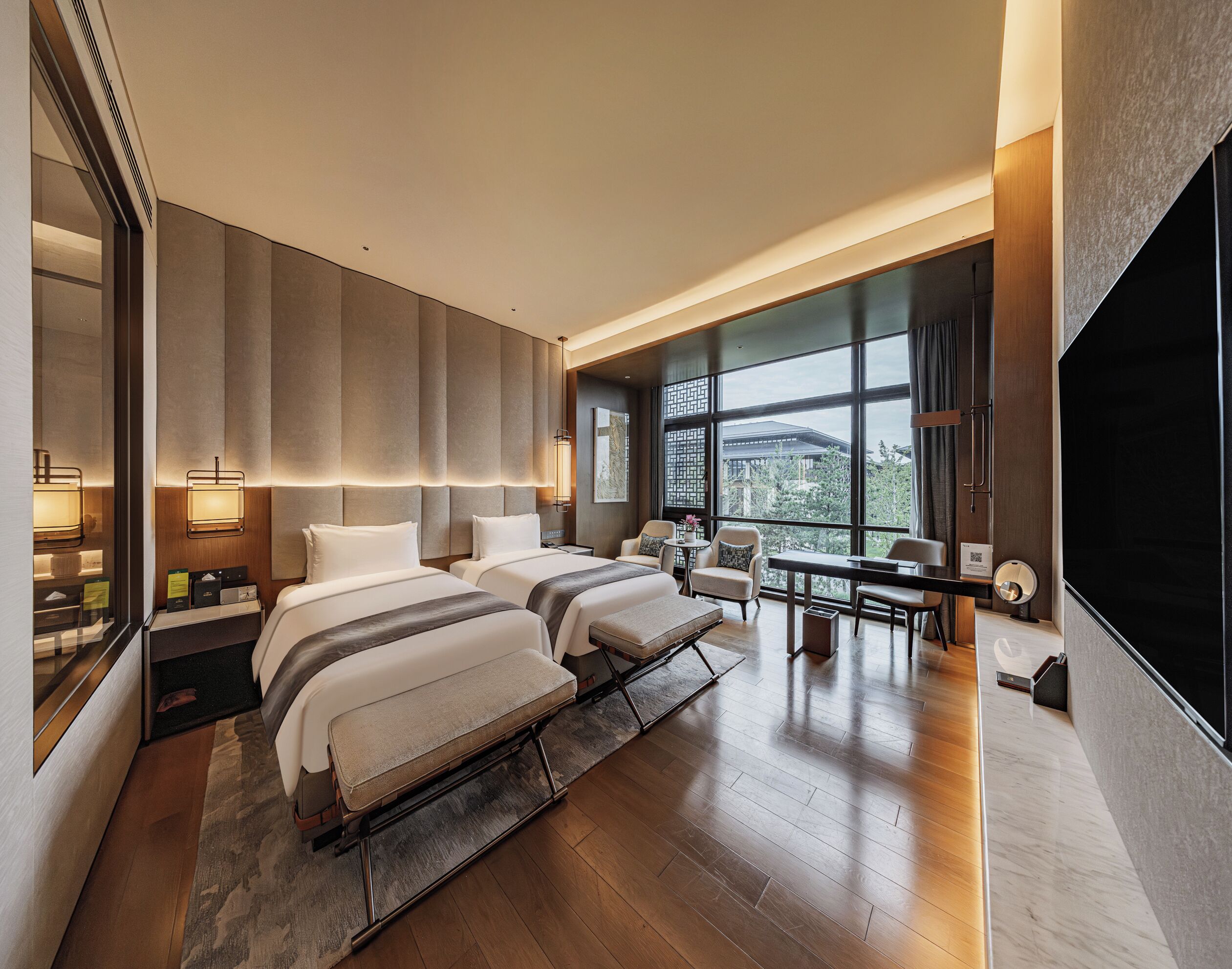 Habitación ejecutiva con 2 camas individuales | Ropa de cama de alta calidad, edredones de plumas, escritorio