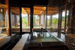 Chambre Design avec lits jumeaux, 1 chambre, non-fumeur, piscine privée | Salle de bain