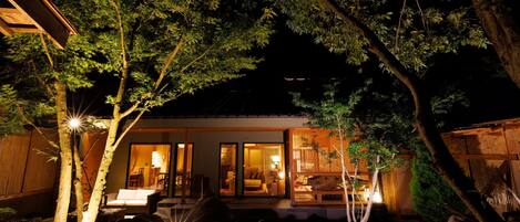 Premier Suite, 1 Bedroom, Non Smoking | 1 bedroom, free minibar, in-room safe, blackout curtains