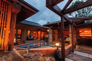 Romantic Suite, 1 Bedroom, Non Smoking | Free minibar, in-room safe, blackout drapes, free WiFi