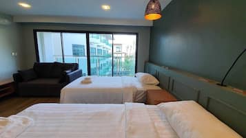 Superior Room, 2 Twin Beds, Non Smoking, Sea View | Desk, laptop workspace, free WiFi, bed sheets