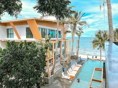 Outdoor pool. Eco Cozy Beachfront Resort Chaam