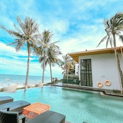 Hồ bơi ngoài trời
