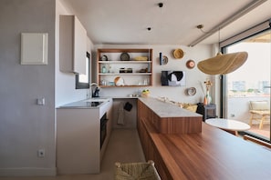 Fridge, microwave, oven, stovetop