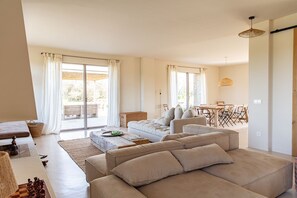 Chimenea, futbolito, tenis de mesa y libros 