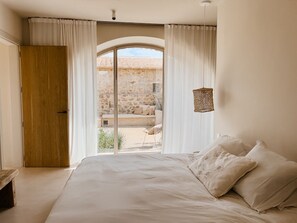 5 habitaciones, escritorio, tabla de planchar con plancha y wifi gratis 