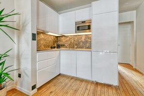 Fridge, microwave, stovetop, dishwasher - Apartment 'Le Dauphin' with Wi-Fi (Pornichet)