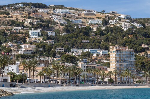 Apartment 'Lujoso Cerca De Playa' with Private Terrace, Wi-Fi and Air Conditioning