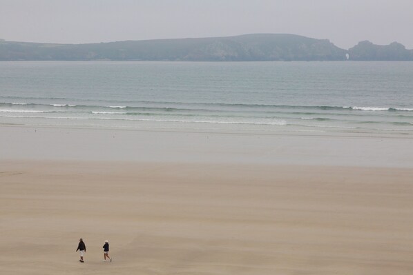 Beach nearby - Holiday Home 'Chez Fanch' with Private Terrace, Private Garden and Wi-Fi (Camaret-sur-Mer)