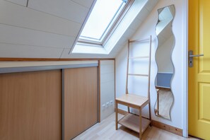 Interior - Holiday Home 'Chez Fanch' with Private Terrace, Private Garden and Wi-Fi (Camaret-sur-Mer)