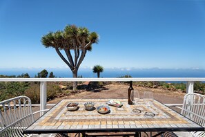 Outdoor dining - Holiday Home "Rodri" with Sea Views, 2 Private Terraces, Hot Tub and Wi-Fi (puntagorda)