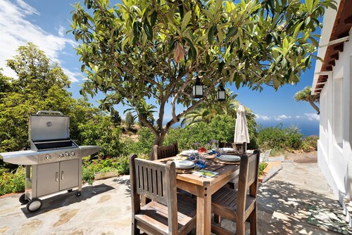 Holiday Home "Rodri" with Sea Views, 2 Private Terraces, Hot Tub and Wi-Fi