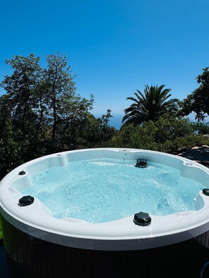 Outdoor spa tub - Holiday Home "Rodri" with Sea Views, 2 Private Terraces, Hot Tub and Wi-Fi (puntagorda)
