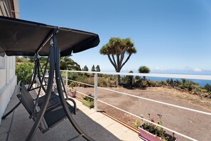 Terrace/patio - Holiday Home "Rodri" with Sea Views, 2 Private Terraces, Hot Tub and Wi-Fi (puntagorda)