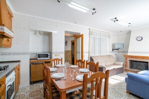 Interior - Holiday Home 'Geranio' with Private Terrace, Wi-Fi and Air Conditioning (El Bacarot)