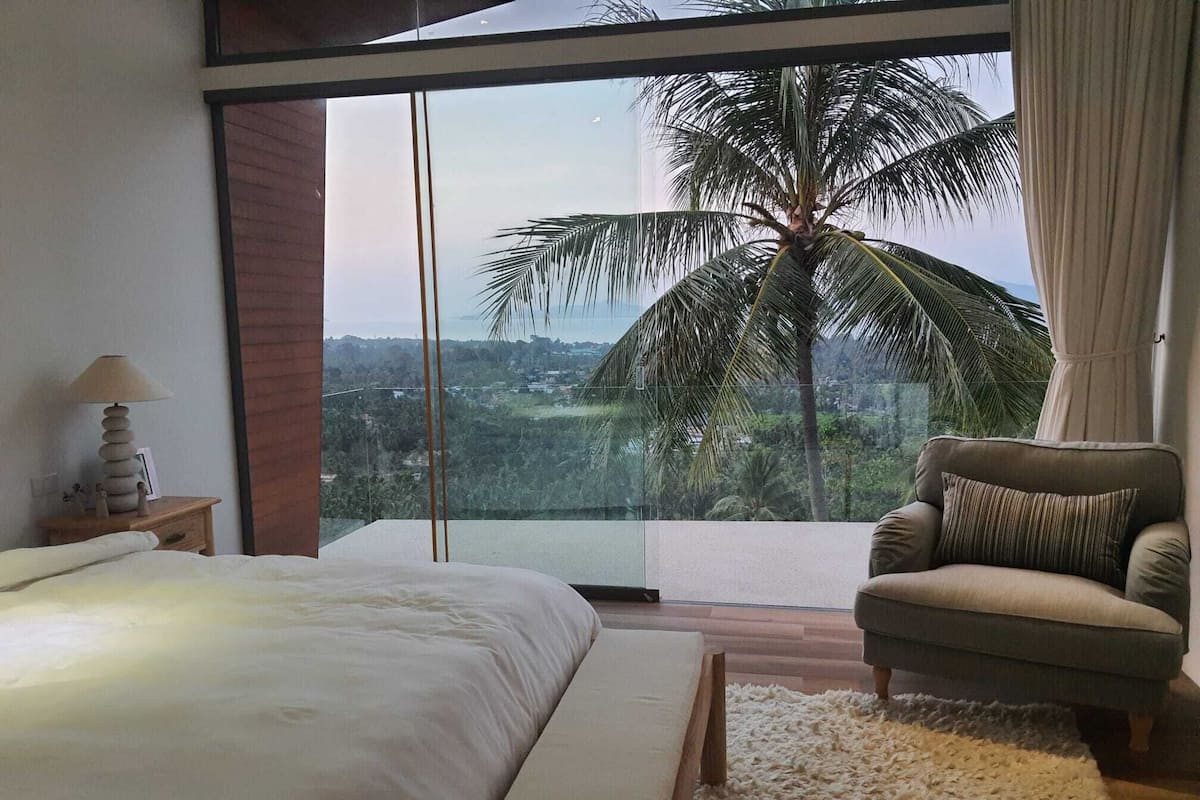 5 bedrooms, pillowtop beds, individually decorated