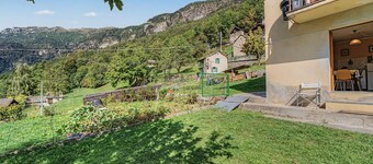 Holiday Apartment 'Il Melo' with Mountain View and Shared Garden