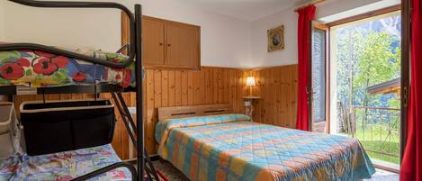 1 bedroom, free WiFi, bed sheets