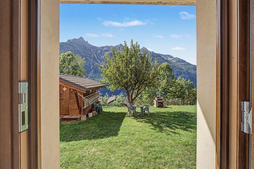 Holiday Apartment 'Il Melo' with Mountain View and Shared Garden