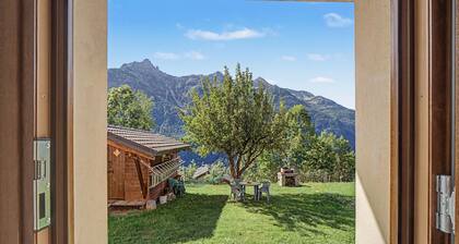Holiday Apartment 'Il Melo' with Mountain View and Shared Garden