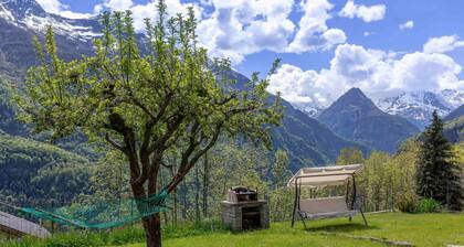 Holiday Apartment 'Il Melo' with Mountain View & Shared Garden