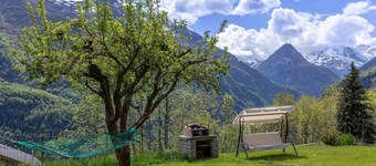 Holiday Apartment 'Il Melo' with Mountain View & Shared Garden