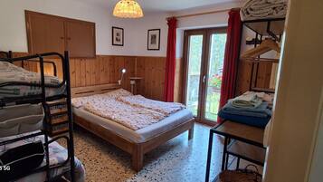 1 bedroom, free WiFi, bed sheets