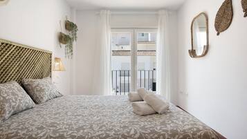 3 slaapkamers, een strijkplank/strijkijzer, gratis wifi, beddengoed