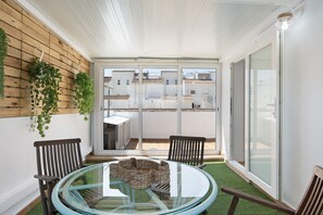 Outdoor dining - Holiday Home "Casa Noria" with Shared Pool & Wi-Fi (Vejer)