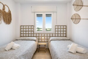 3 bedrooms, iron/ironing board, free WiFi, bed sheets - Holiday Home "Casa Noria" with Shared Pool & Wi-Fi (Vejer)
