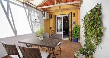 Holiday Home "San Jeronimo" with Private Garden & Wi-Fi