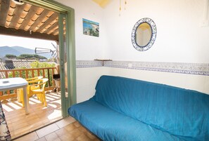 TV - Apartment 'Le Sei' with Sea View, Wi-Fi and Air Conditioning (Appietto)