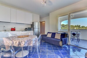 Interior - Apartment 'Trilocale La Chicca' with Shared Pool, Wi-Fi and Air Conditioning (Capoliveri)