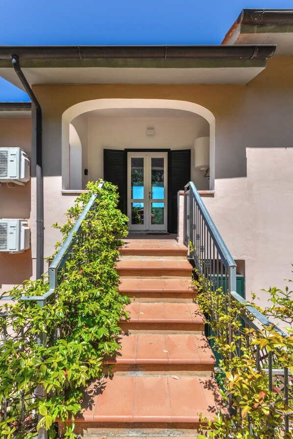 Exterior - Apartment 'Trilocale La Chicca' with Shared Pool, Wi-Fi and Air Conditioning (Capoliveri)