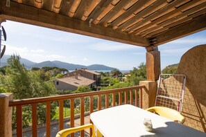 Outdoor dining - Apartment 'Le Tre' with Sea View, Wi-Fi and Air Conditioning (Appietto)