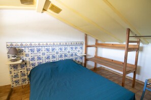 1 slaapkamer, een strijkplank/strijkijzer, gratis wifi