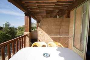 Outdoor dining - Apartment 'Le Cinque' with Sea View, Wi-Fi and Air Conditioning (Appietto)