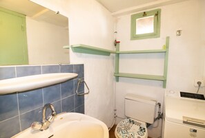 Shower - Apartment 'Le Cinque' with Sea View, Wi-Fi and Air Conditioning (Appietto)
