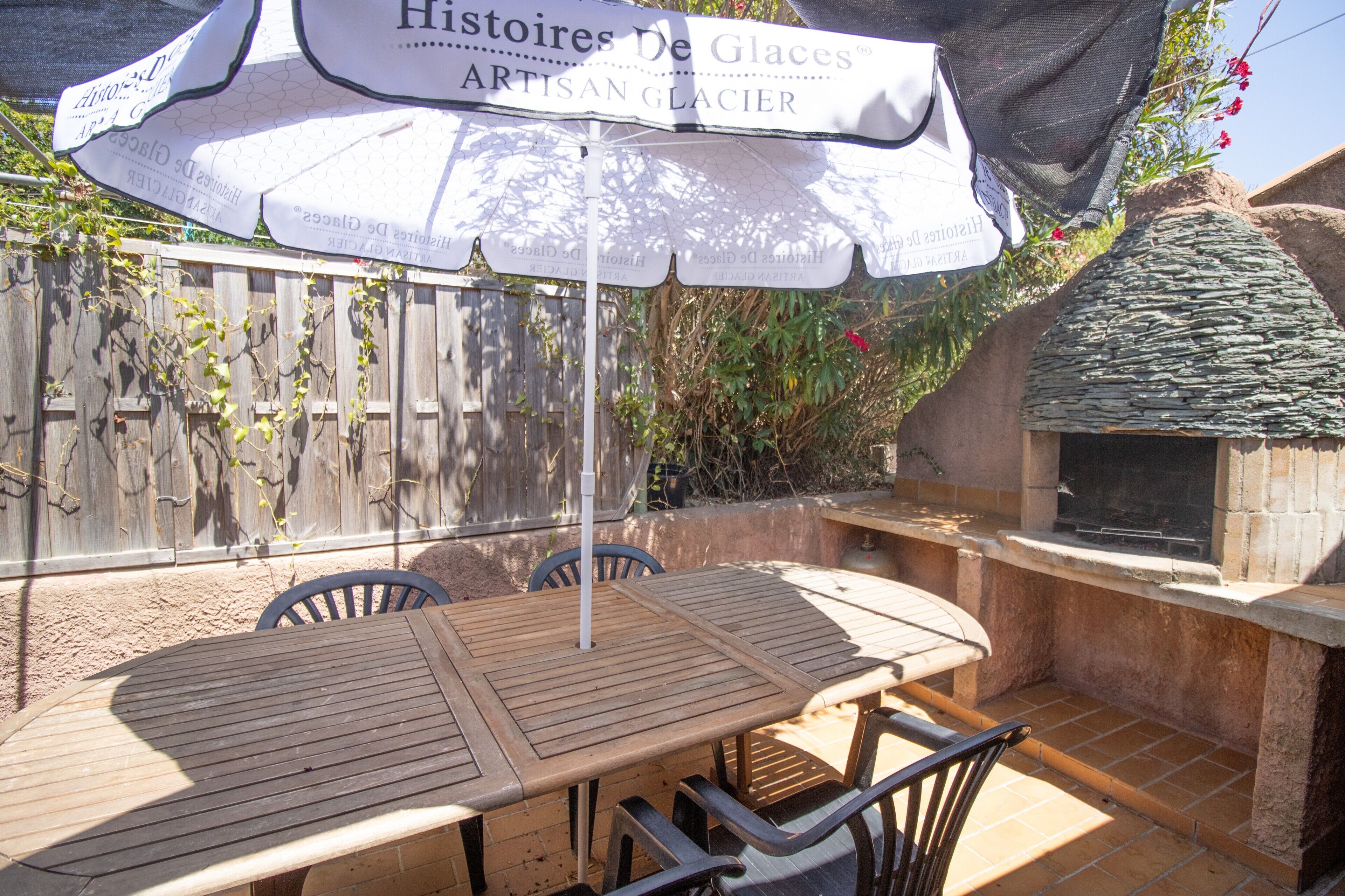 屋外ダイニングエリア