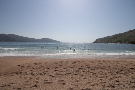 Beach nearby. Apartment 'Le Zini' with Sea View, Wi-Fi and Air Conditioning