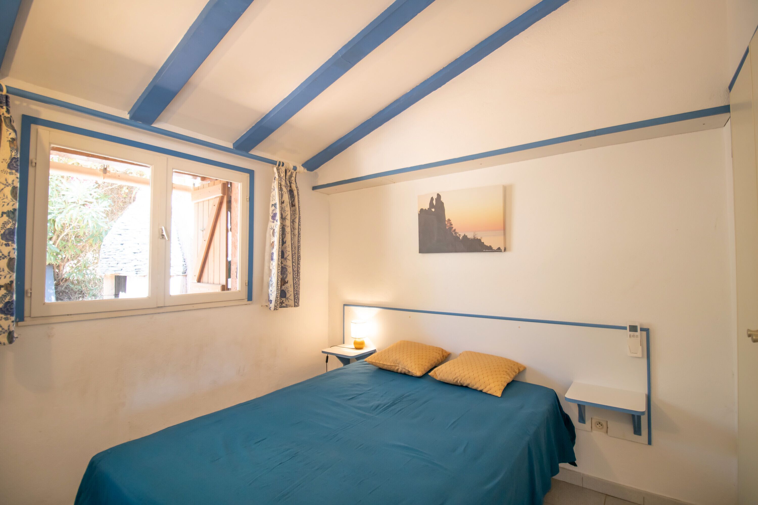 2 bedrooms, iron/ironing board, free WiFi