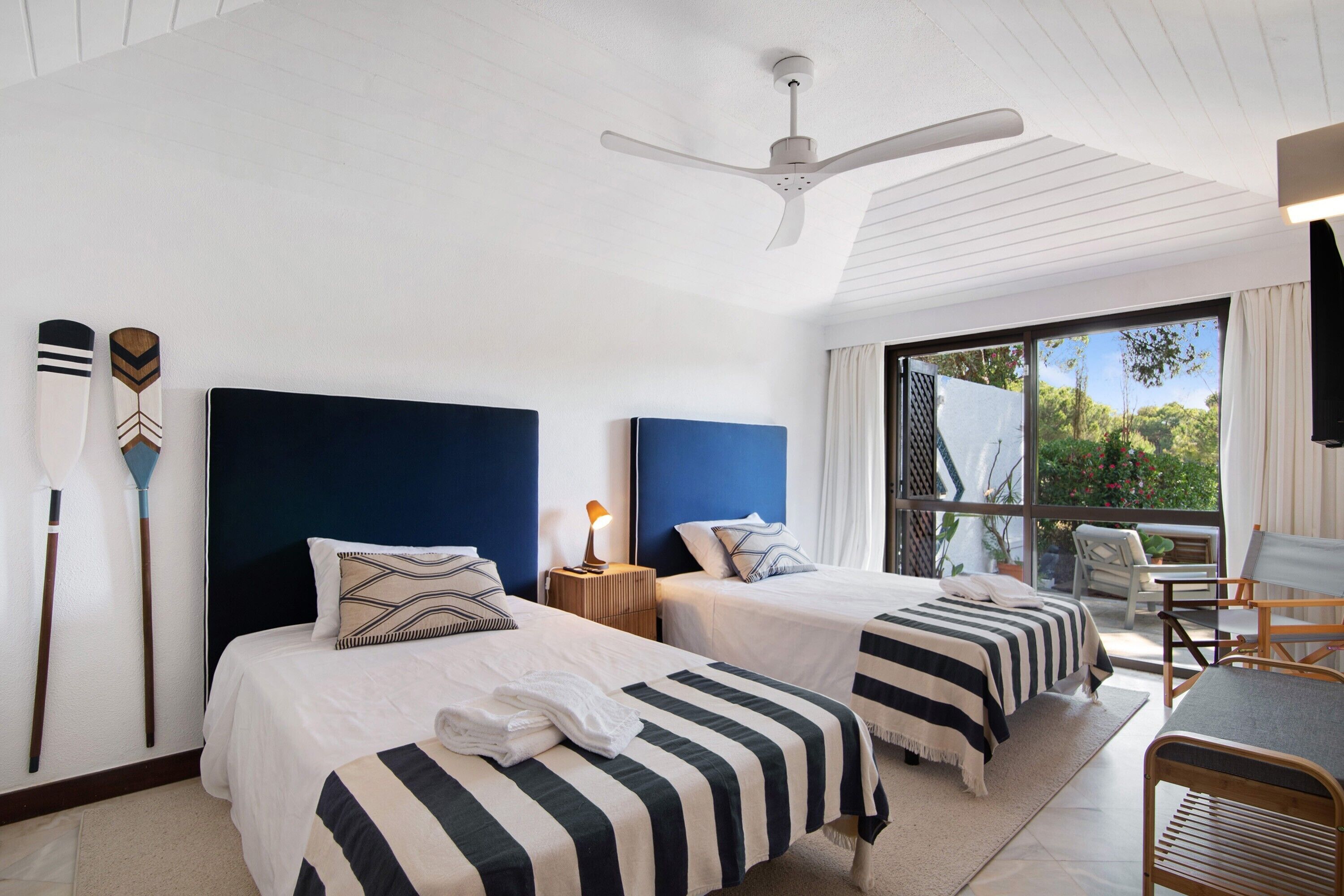 3 slaapkamers, een strijkplank/strijkijzer, gratis wifi, beddengoed