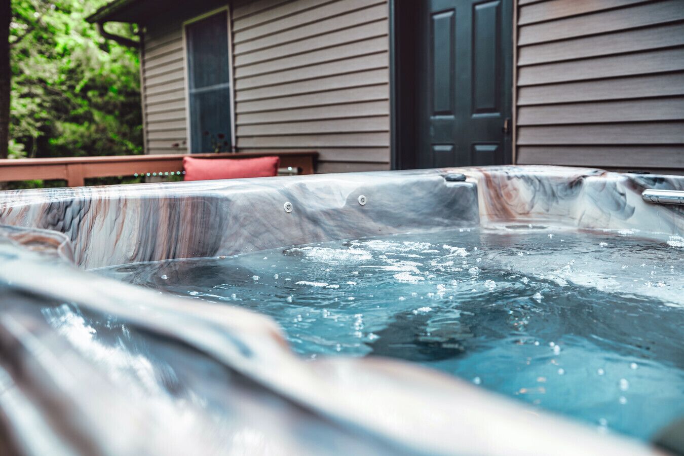 Outdoor spa tub