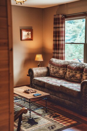 Smart TV, fireplace, books - Hot Tub |Romantic Escape | Fire Pit | Nearby Hikes (Rockbridge)