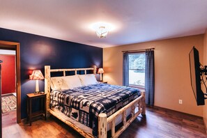 2 bedrooms, desk, free WiFi, bed sheets - Romantic Cabin | King Bed | Hot Tub | Spring Vibes (Rockbridge)