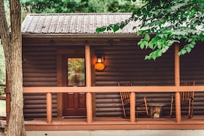 Terrace/patio - Romantic Cabin | Private Stay | King Bed | Fire Pit (Rockbridge)