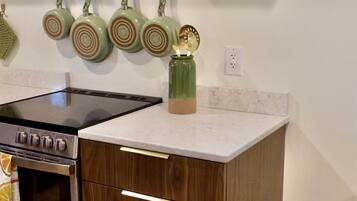 Frigorífic, microones, forn i placa de cuina