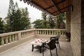 Balcony - Dulwich Park View, Panchgani - Amã Stays & Trails  (Mahabaleshwar)